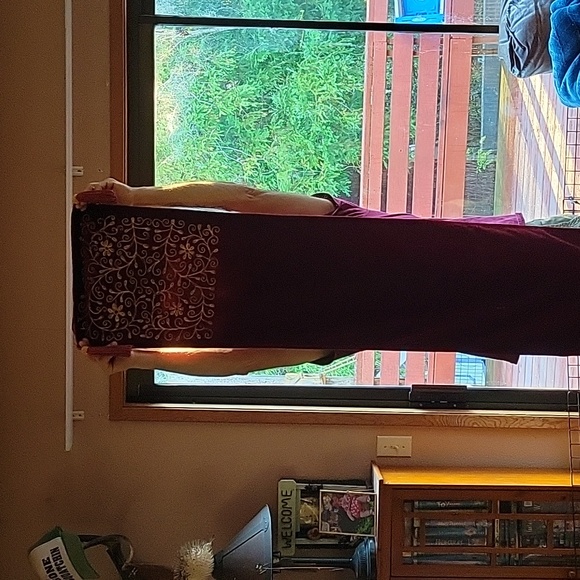 Velvet table runner. - Picture 5 of 7